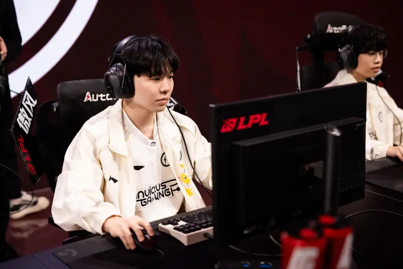 IG发布队伍赛前调试返图：新春快乐！今天比赛加油！