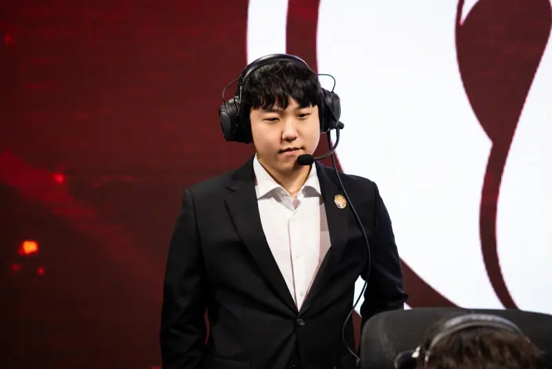 IG发布队伍赛前调试返图：新春快乐！今天比赛加油！