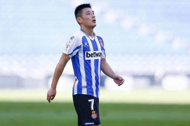 开云APP-【早报】双红会闷平！梅西巴萨生涯首次染红！