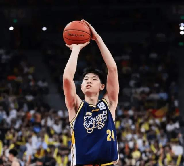 开云APP-广东胜江苏2喜2忧!张皓嘉奇兵,徐杰小胡难得齐爆,萨林杰防守糟|崔永熙|胡明轩|杜锋|季后赛|CBA_新浪体育_新浪新闻